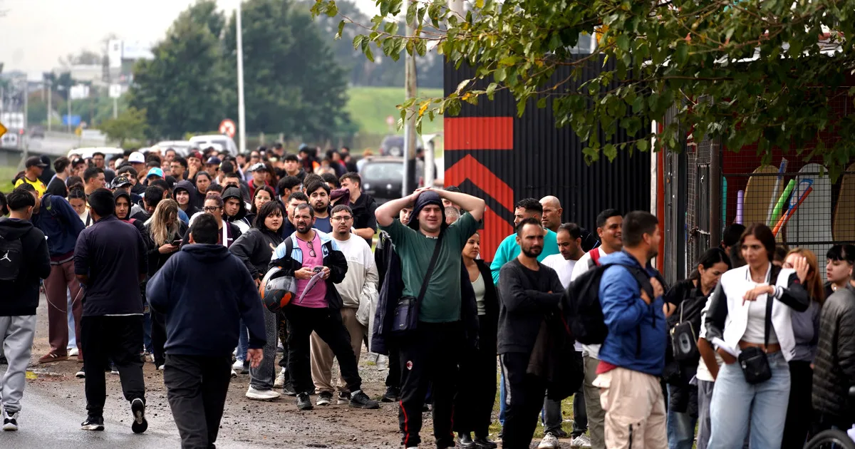 4.000 personas por 60 puestos: la fila que revela la urgencia laboral en Moreno