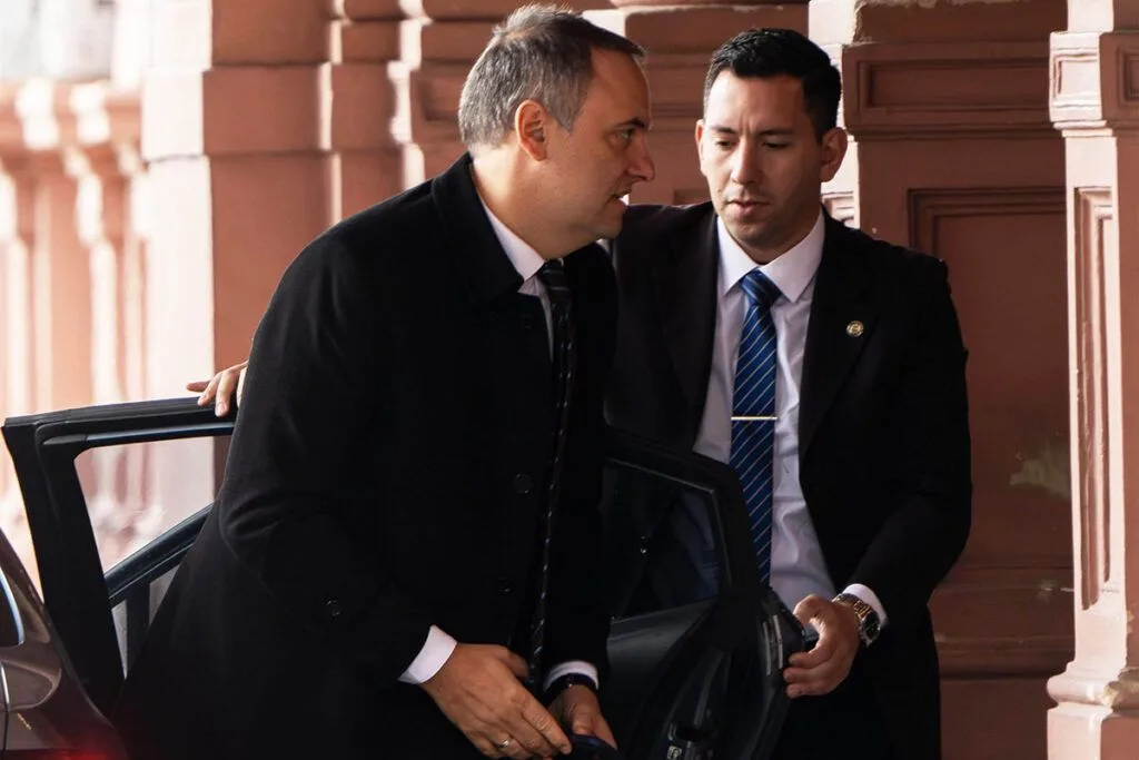 Adorni cerró la conferencia y negó la denuncia sobre hospitales universitarios