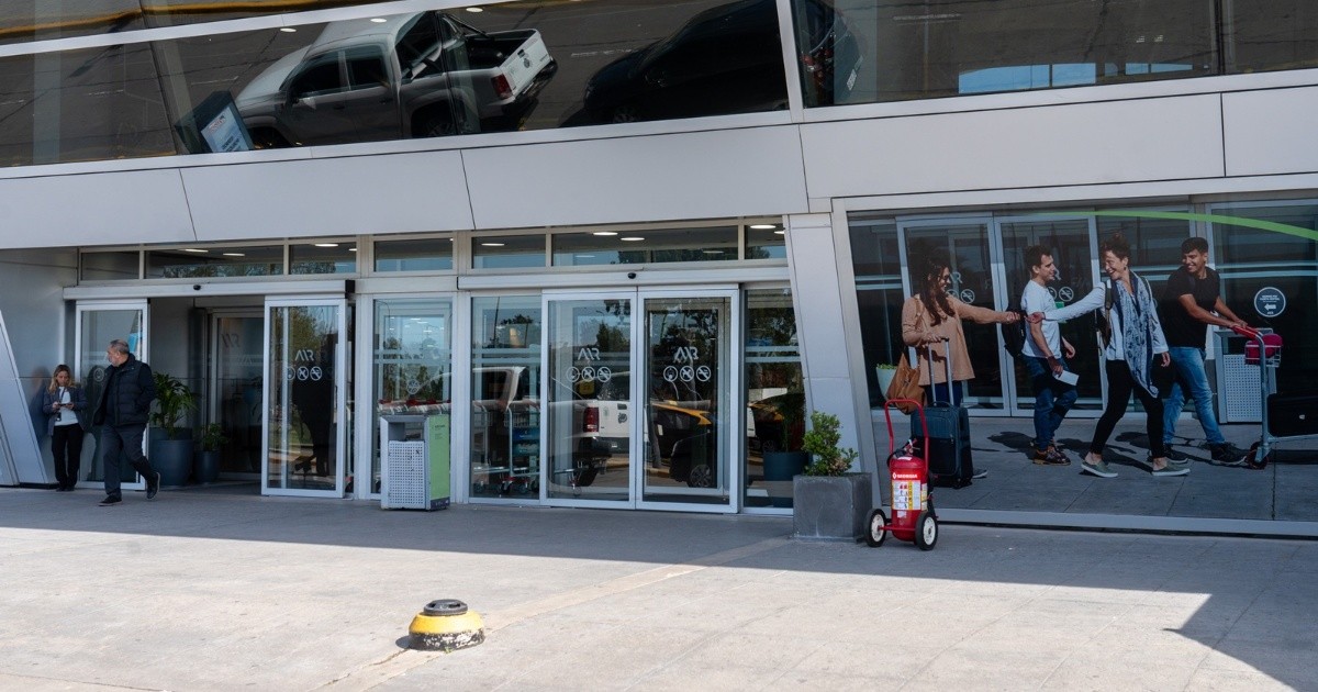 Aerolíneas y Uber acuerdan integrar traslados: qué implica para Santa Fe y Rosario