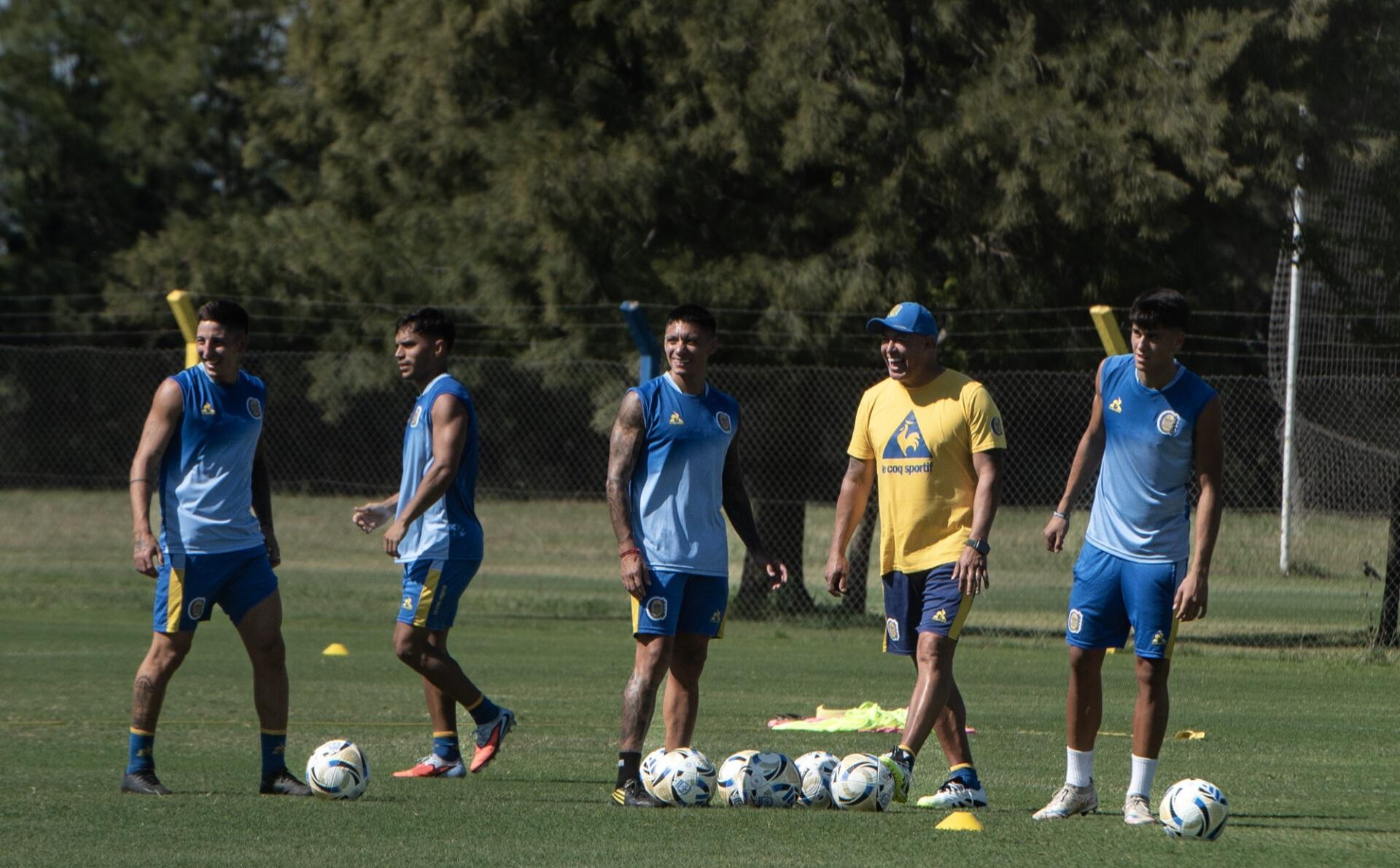 Almirón arma un mix y Central viaja a Río Cuarto con la Libertadores en la cabeza
