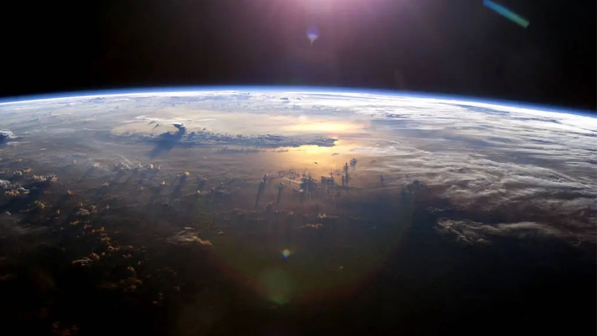 Artemis II registró a la Tierra en fase creciente desde 67.200 km, un hito humano desde 1972