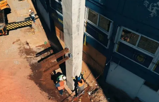Central instaló la primera columna de la tercera bandeja en el Gigante