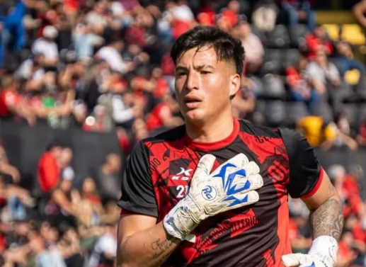 Colón renueva a Tomás Paredes y lo puede poner de titular ante Racing de Córdoba