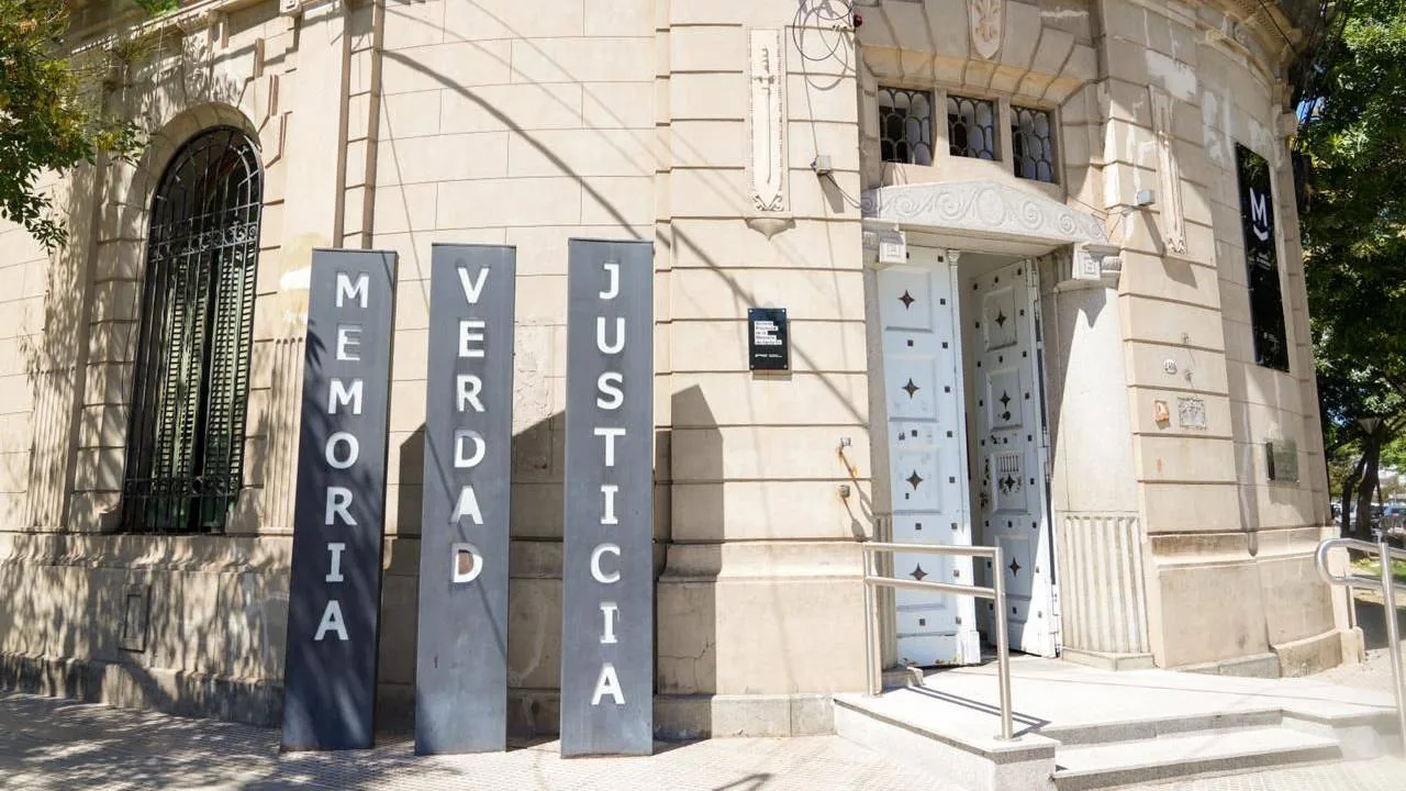 Condenan a un abogado y a un policía por intentar extorsionar a un detenido en Santa Fe