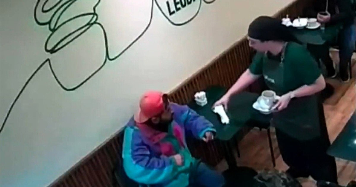 Detuvieron a un hombre que golpeó a una moza en el centro de Rosario