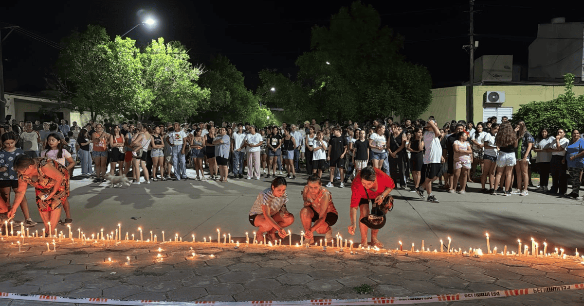 Dolor en San Cristóbal: velatón por Ian tras el ataque en la escuela