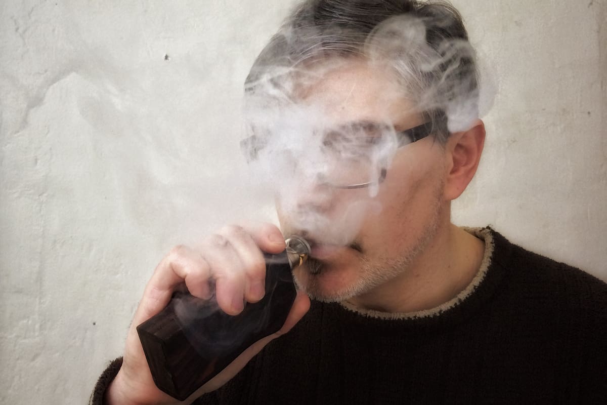 El Gobierno autoriza la venta de vapeadores y bolsitas de nicotina con registro