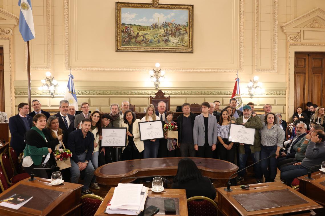 El Senado homenajeó a tres periodistas y reinauguró la sala "La Reforma del 25"