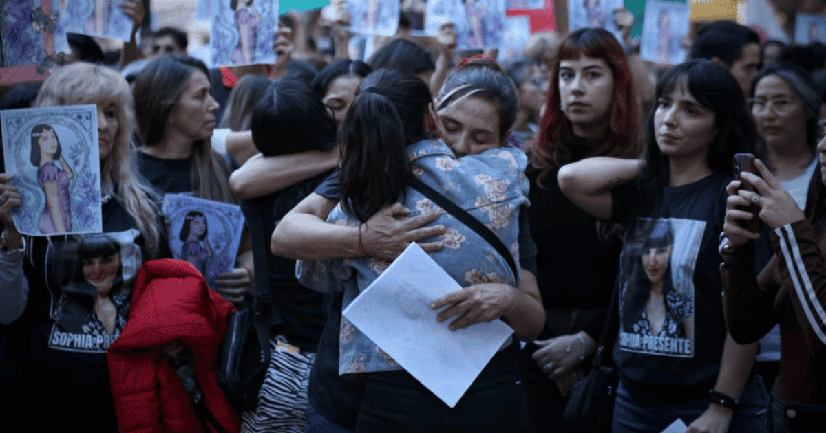 Familiares y organizaciones reclaman justicia por el femicidio de Sophia en plaza 25 de Mayo