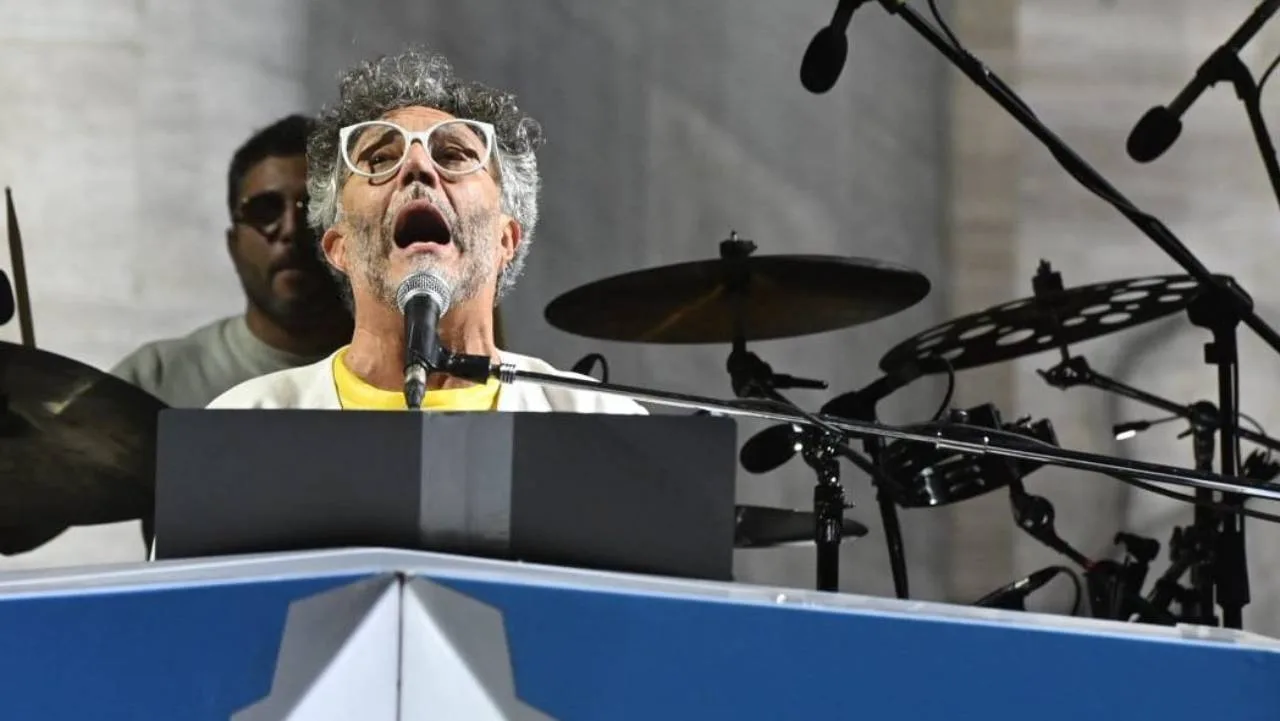 Fito Páez reunió a más de 300.000 personas en el Monumento a la Bandera