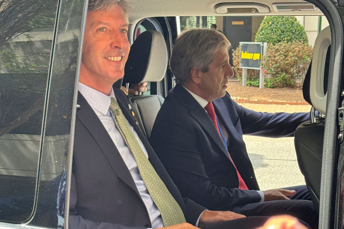 La maniobra de Caputo: multilaterales como aval para dólares frescos