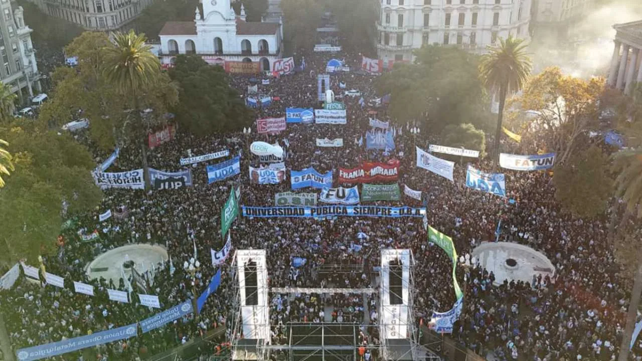 Marcha universitaria pide a la Corte que obligue el cumplimiento de la Ley de Financiamiento