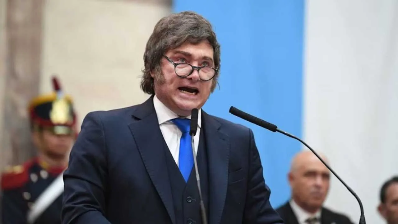 Milei restringe el acceso a la prensa en Casa Rosada y suma una denuncia penal