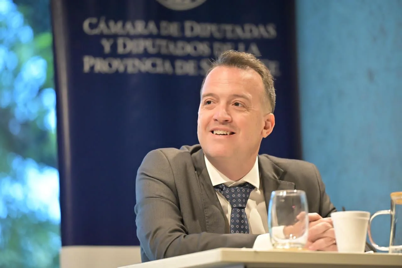 Movilidad eléctrica en Santa Fe: crecimiento real, preguntas fiscales y desafíos de infraestructura