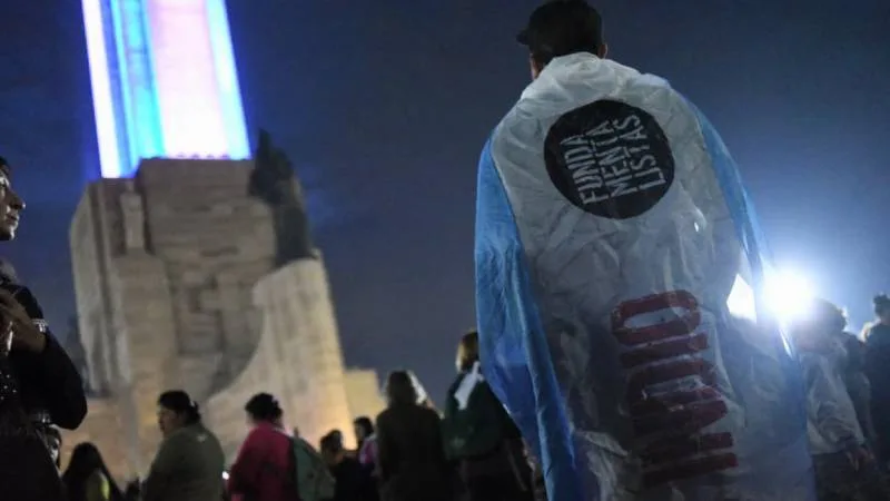 Multitud en el Monumento: la despedida a Indio Solari en Rosario