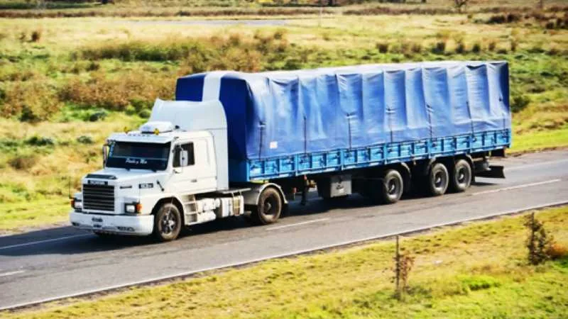 Paro de transportistas complica embarques en plena cosecha y exige respuesta urgente