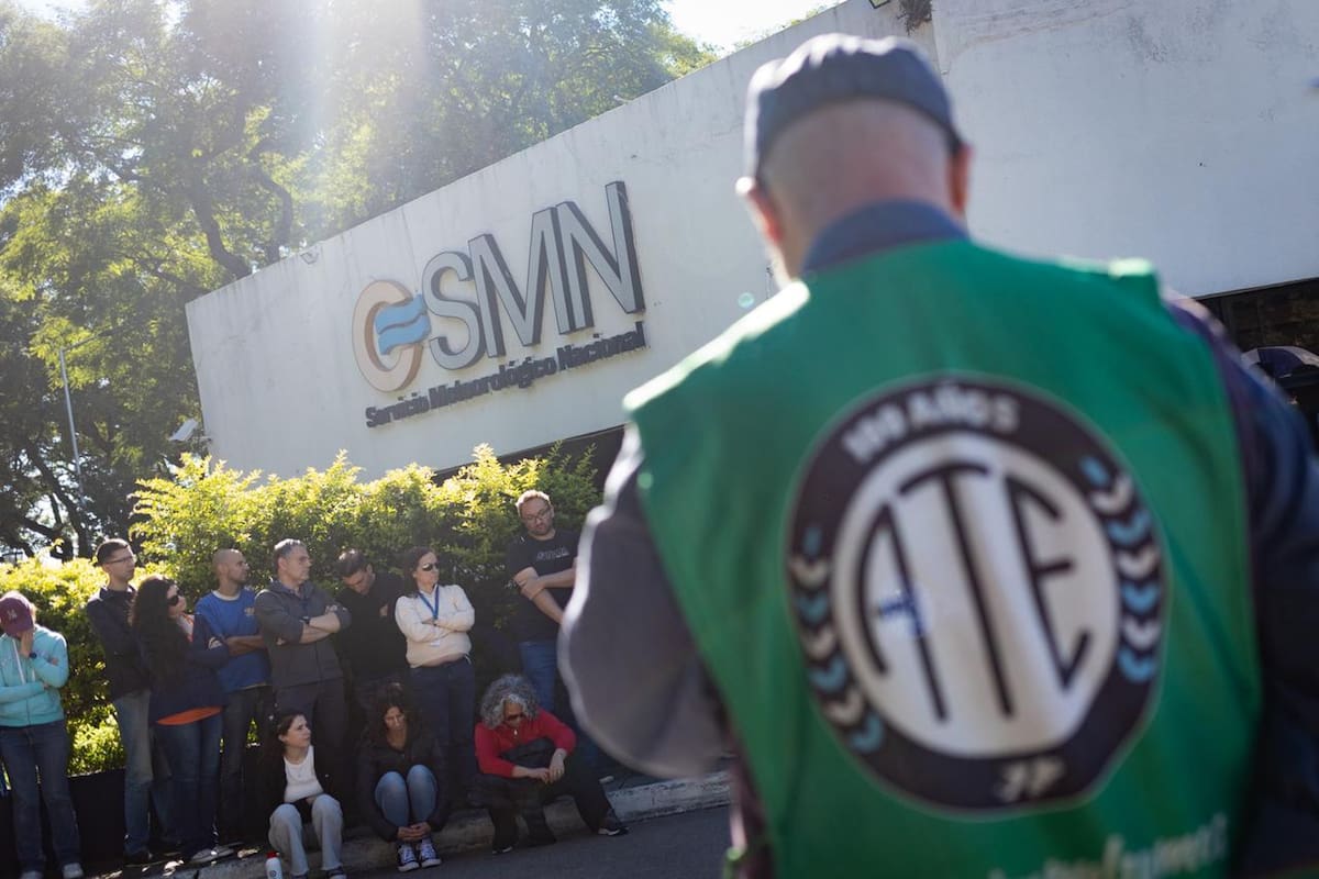 Paro en el SMN por despidos y debate sobre la 'modernización' del servicio