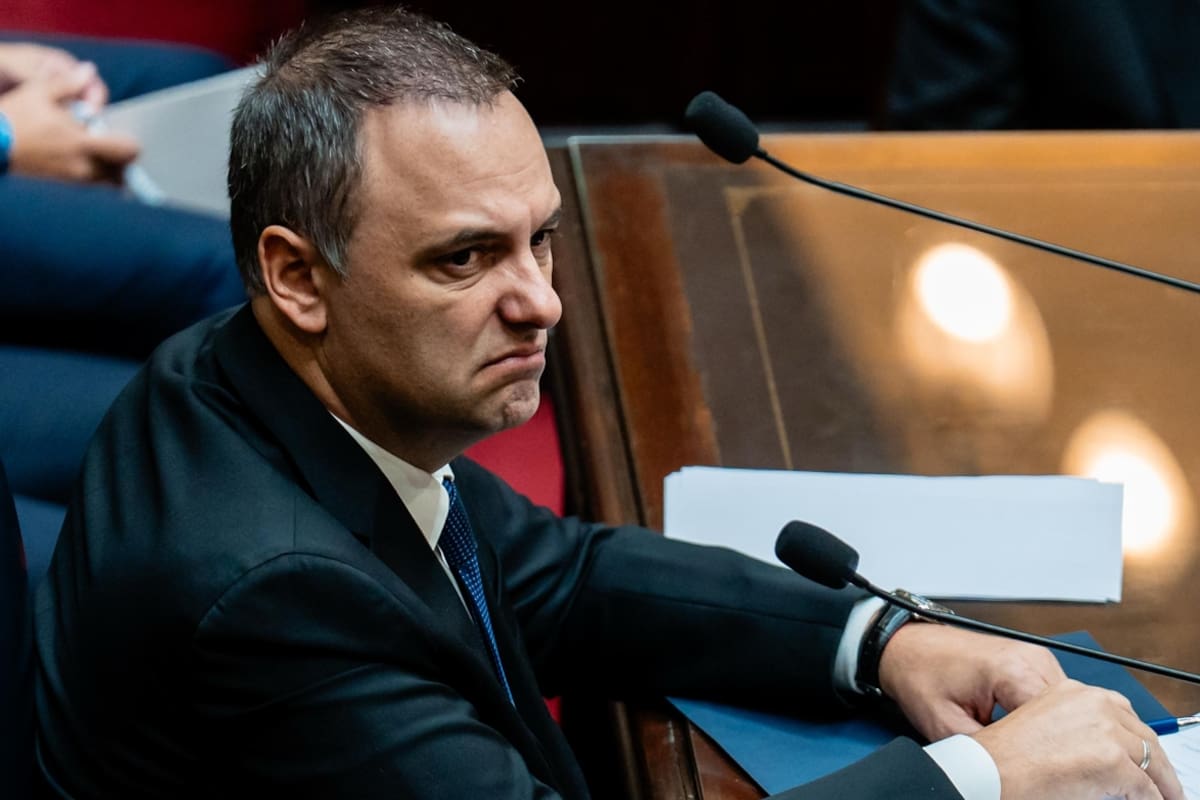 Pedido de detención a Manuel Adorni por supuestos aprietes a un testigo