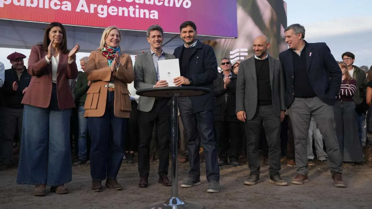Pullaro anunció más de $116.000 millones en créditos: qué incluye y qué falta aclarar