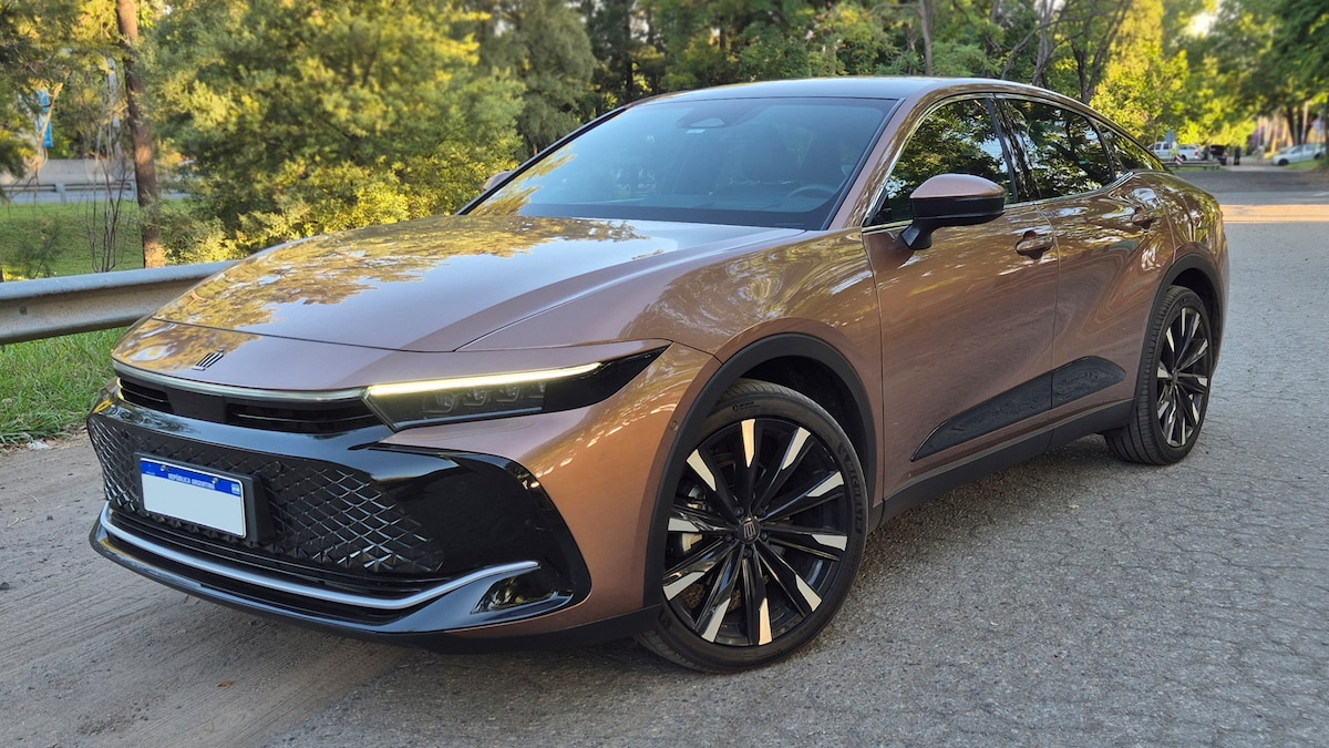 Qué implica la baja de US$12.500 en el Toyota Crown para el mercado argentino