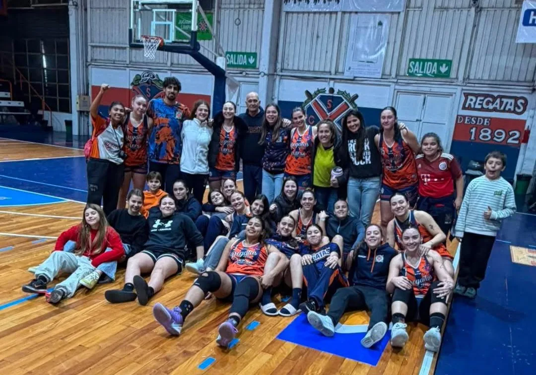 Regatas manda en la Primera A femenina tras vencer a Náutico en San Nicolás