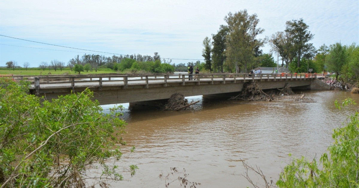 Vialidad inicia limpieza del puente sobre el Carcarañá tras seis meses de clausura
